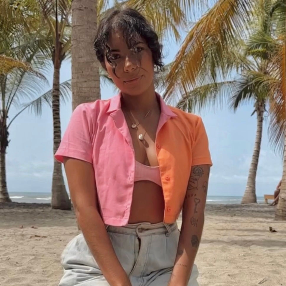 Blusa corta bicolor 🌈 (karol g)